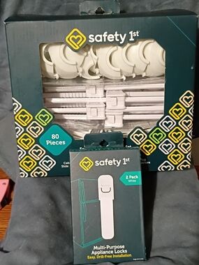 Safety 1st White Multi-Purpose Appliance Locks - 2 Pack + 80 Piece Set